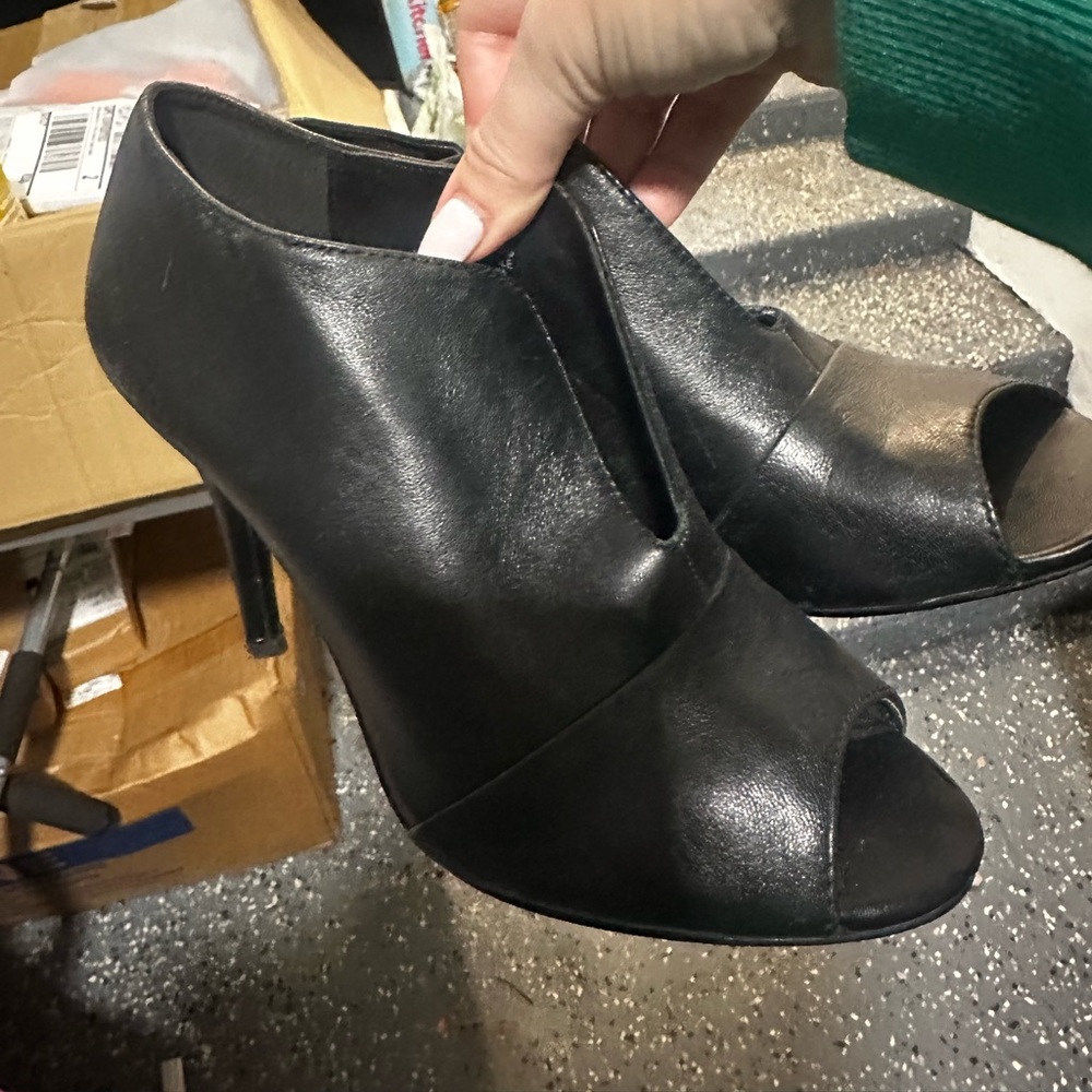 Nine West Peep Toe Size 7 Heel